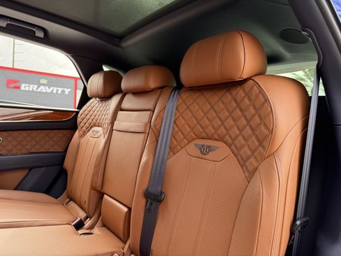 Used 2021 Bentley Bentayga V8 image 20