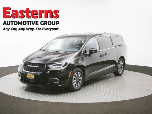 Used 2024 Chrysler Pacifica Select image 56