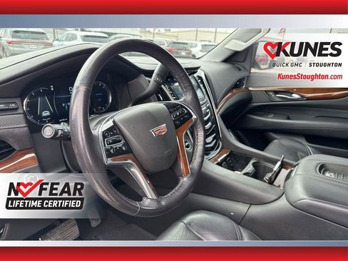 Used 2020 Cadillac Escalade Premium Luxury image 20