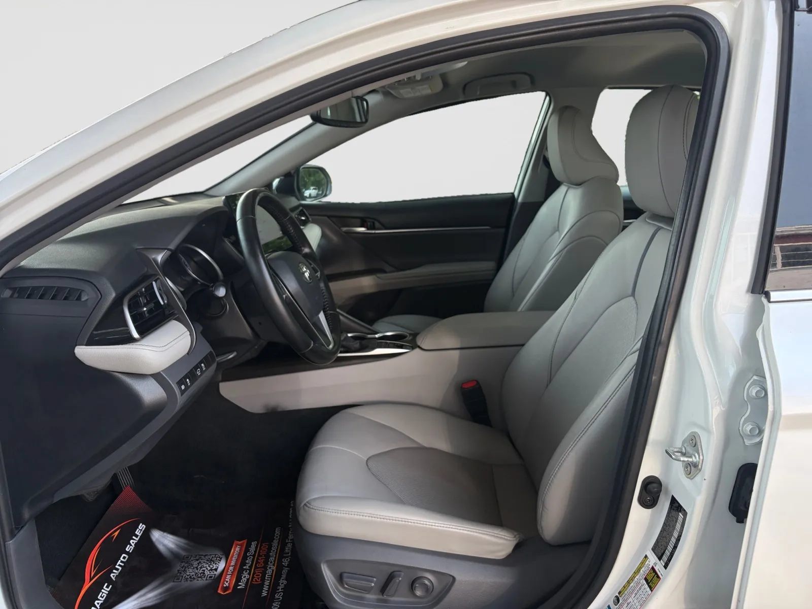 Used 2021 Toyota Camry XLE AWD/4WD image 12