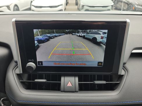 Used 2023 Toyota RAV4 SE image 33