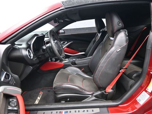 Used 2021 Chevrolet Camaro ZL1 RWD image 25