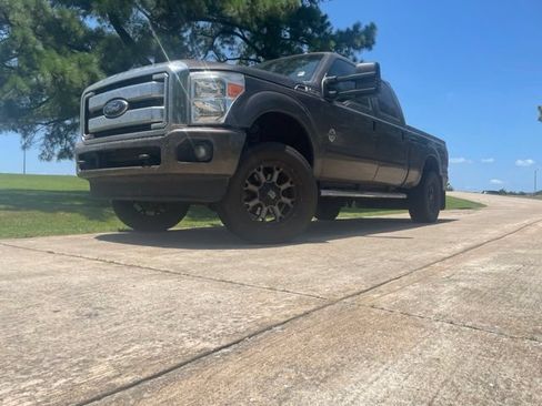 Used 2015 Ford F250 Lariat w/ Lariat Interior Package AWD/4WD image 4
