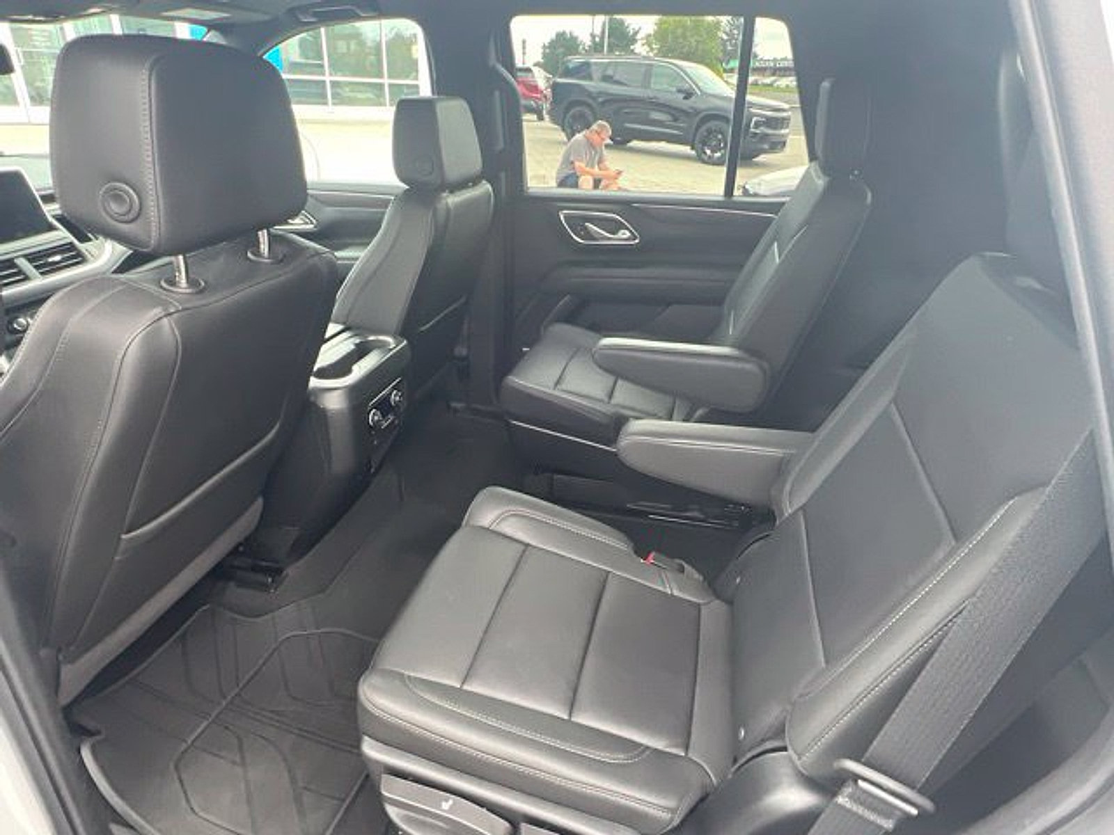 Used 2024 Chevrolet Tahoe Z71 w/ Luxury Package AWD/4WD image 12