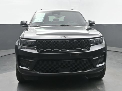 Used 2023 Jeep Grand Cherokee Altitude AWD/4WD image 8