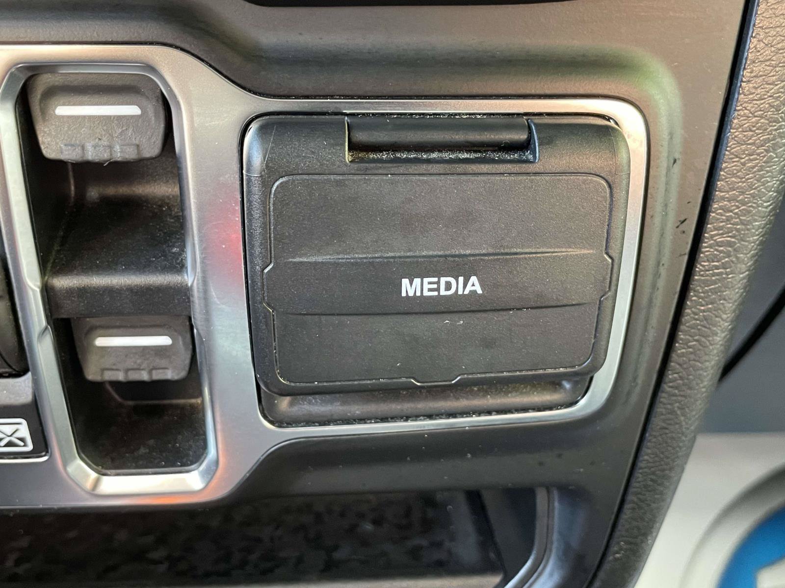 Used 2020 Jeep Wrangler Unlimited Sahara AWD/4WD image 32