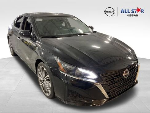 Used 2023 Nissan Altima 2.5 SL image 1