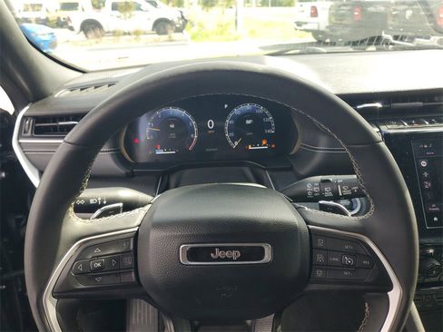 Used 2023 Jeep Grand Cherokee L Altitude image 20