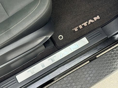 Used 2019 Nissan Titan SV w/ SV Convenience Package RWD image 25