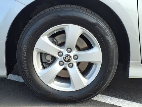 Certified 2020 Toyota Sienna LE w/ Carpet Mat Package image 9