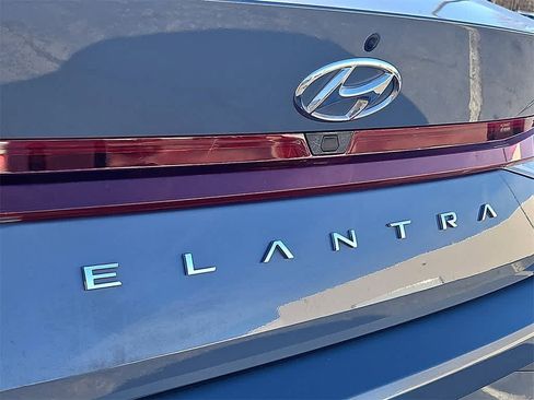 Used 2021 Hyundai Elantra SEL image 23