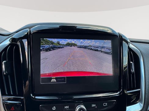 Used 2023 Chevrolet Traverse LT FWD image 11