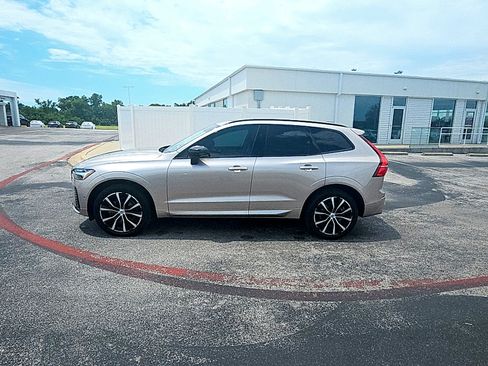 Used 2025 Volvo XC60 B5 Plus w/ Protection Package Premier AWD/4WD image 3