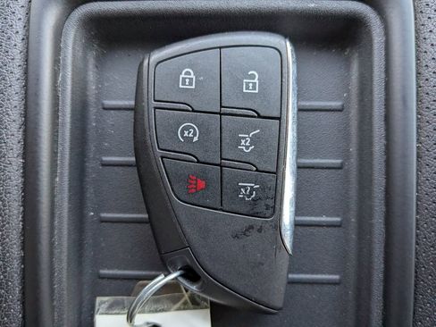 Used 2024 GMC Yukon XL SLT image 32