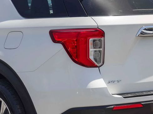 Used 2021 Ford Explorer XLT w/ Equipment Group 202A AWD/4WD image 7