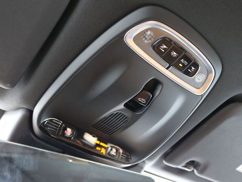 Used 2018 Volvo XC60 T6 Momentum w/ Vision Package image 50