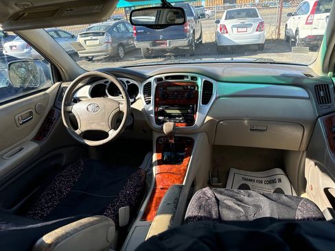 Used 2004 Toyota Highlander Limited image 8