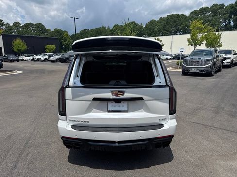 Used 2025 Cadillac Escalade ESV V AWD/4WD image 5