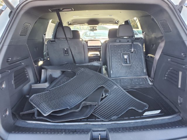 Certified 2024 Chevrolet Traverse LT w/ LPO, Floor Liner Package FWD image 12