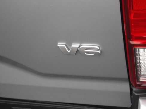 Used 2017 Toyota Tacoma TRD Sport image 9