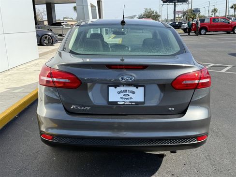Used 2018 Ford Focus SE image 5