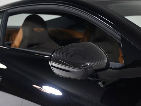 Used 2025 Aston Martin Vanquish image 25