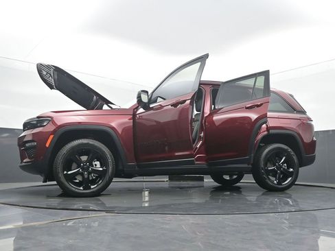 New 2025 Jeep Grand Cherokee Limited w/ Luxury Tech Group II image 59