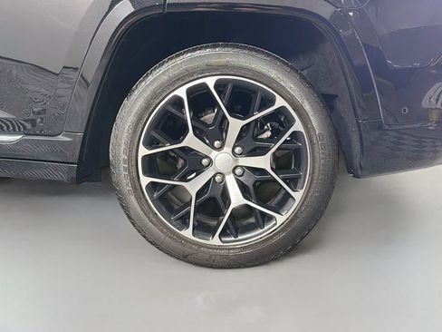 Used 2023 Jeep Grand Cherokee Summit AWD/4WD image 33