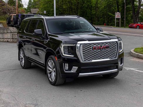 Used 2021 GMC Yukon Denali w/ Denali Premium Package AWD/4WD image 3