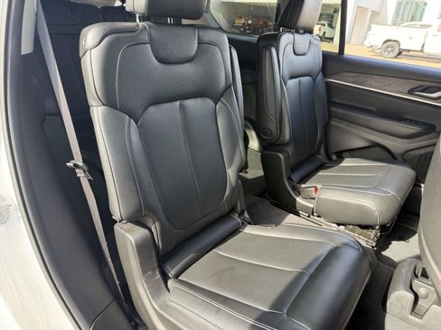 Used 2023 Jeep Grand Cherokee L Limited AWD/4WD image 20