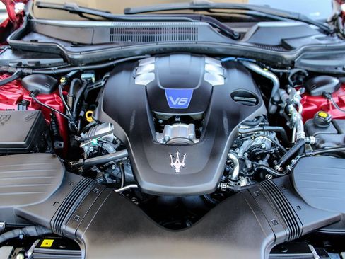 Used 2018 Maserati Ghibli S GranSport RWD image 11