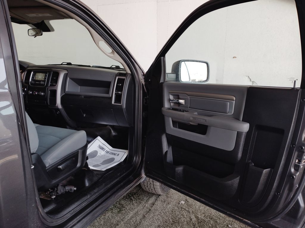 Used 2018 RAM 1500 Express AWD/4WD image 10