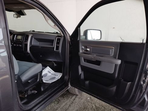 Used 2018 RAM 1500 Express AWD/4WD image 10