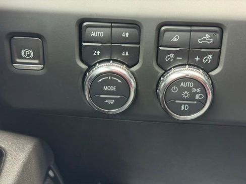 Used 2024 GMC Sierra 1500 AT4 AWD/4WD image 34