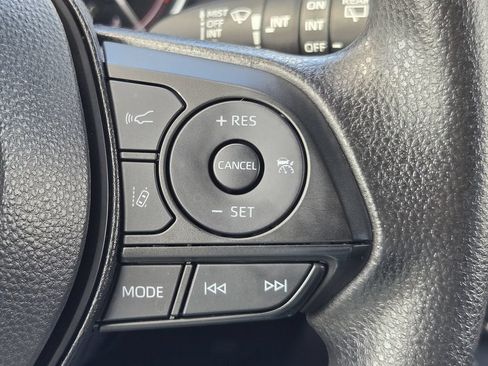 Used 2025 Toyota RAV4 XLE FWD image 23