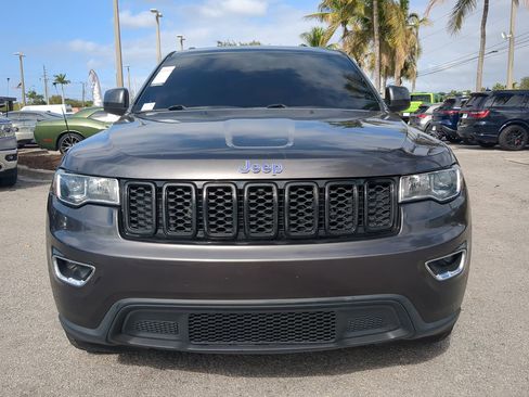 Used 2019 Jeep Grand Cherokee Laredo image 3
