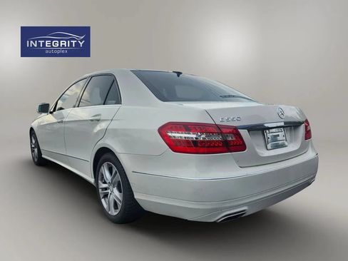 Used 2011 Mercedes-Benz E 550 Sedan image 4