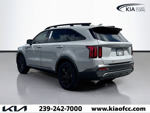 Used 2023 Kia Sorento S image 3