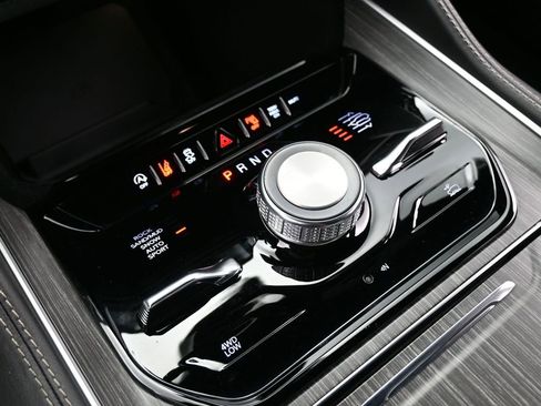 Used 2023 Jeep Wagoneer L Series III w/ Preferred Equipment Group image 25