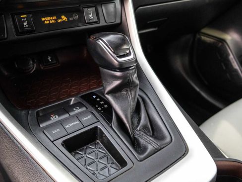 Certified 2020 Toyota RAV4 Limited image 28