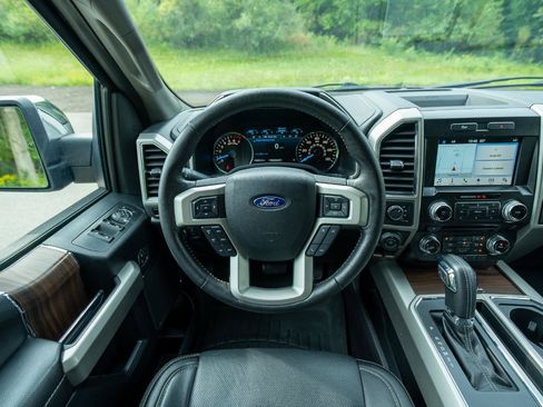 Used 2017 Ford F150 Lariat w/ Equipment Group 502A Luxury AWD/4WD image 16