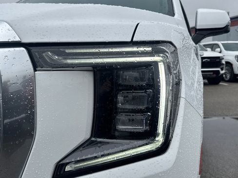 Used 2024 GMC Yukon XL Denali w/ Advanced Technology Package image 10