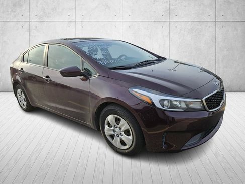 Used 2017 Kia Forte LX image 1