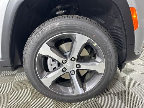 New 2025 Jeep Grand Cherokee L Limited image 6