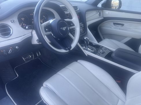 Used 2023 Bentley Bentayga Extended Wheelbase image 14
