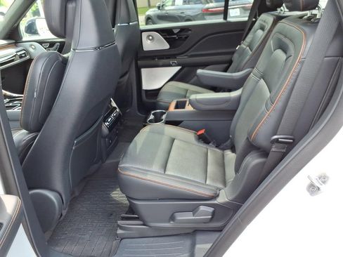 Used 2025 Lincoln Aviator Black Label w/ Jet Appearance Package AWD/4WD image 12