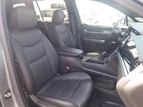 Used 2022 Cadillac XT6 Premium Luxury w/ Technology Package AWD/4WD image 22
