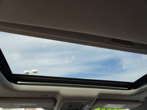 Used 2022 Toyota Highlander Limited image 16