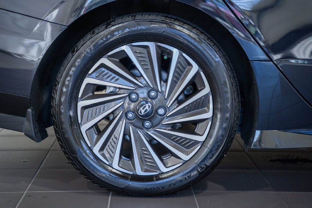 Used 2025 Hyundai Sonata Limited FWD image 15