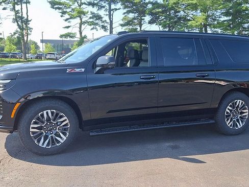 New 2026 Chevrolet Suburban Z71 w/ Z71 Off-Road Package AWD/4WD image 7